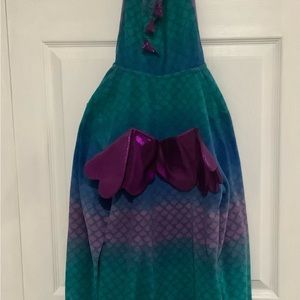 EUC size small dragon sleeper